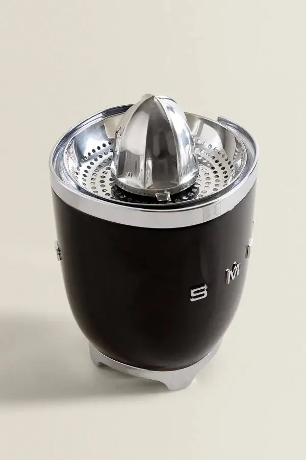 Black citrus juicer - 4