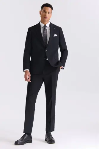 Black Classic Fit Pointed Collar Wool Suit 