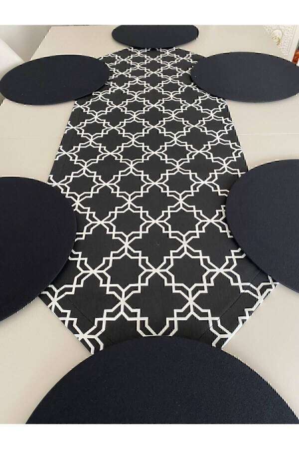 Black Classic Patterned Runner and 6-Piece Placemat Set Design Team American&service - 11