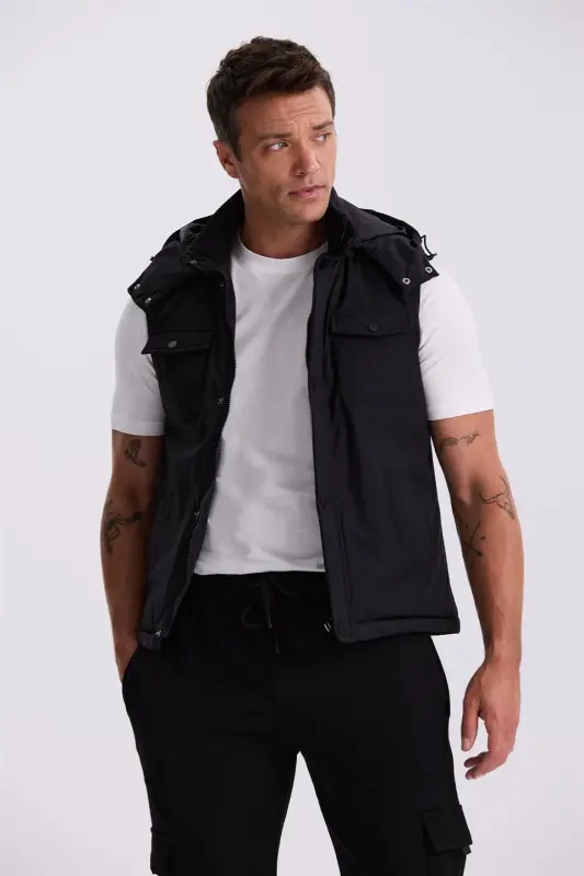 Black Comfort Fit Cargo Pocket Hooded Relaxed Safari Vest - JAKAMEN