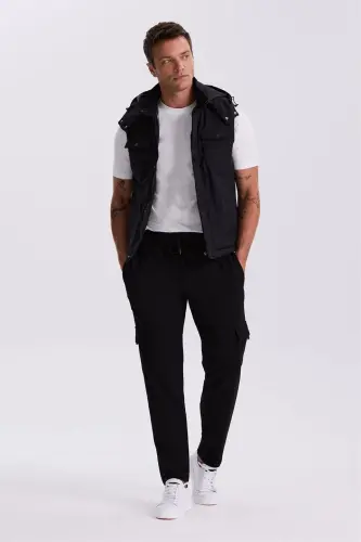 Black Comfort Fit Cargo Pocket Hooded Relaxed Safari Vest - JAKAMEN (1)