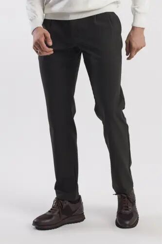 Black Comfort Fit Double Pocket Flapped Pleated Side Pocket Trousers - 3