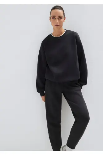 Black Crew Neck Basic Sweatshirt 1610198-900 - 1