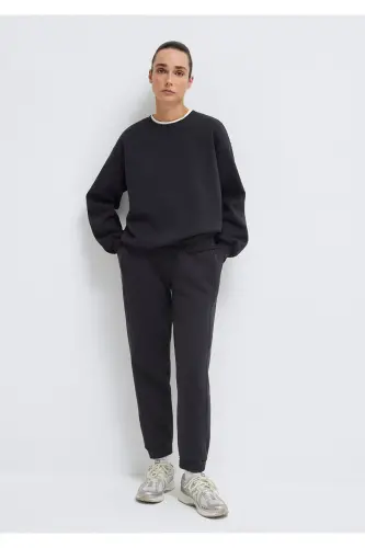 Black Crew Neck Basic Sweatshirt 1610198-900 - 3