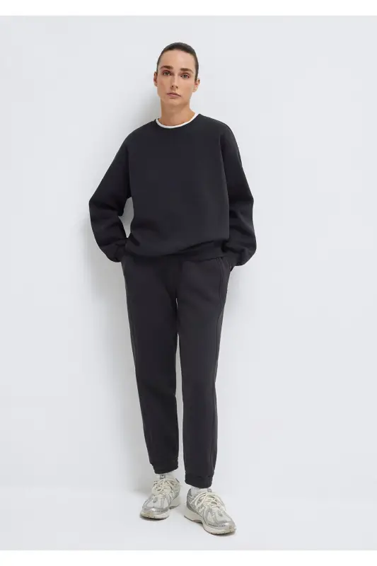 Black Crew Neck Basic Sweatshirt 1610198-900 - 3