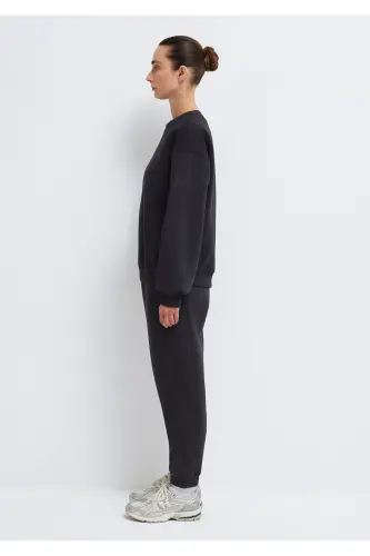 Black Crew Neck Basic Sweatshirt 1610198-900 - 5