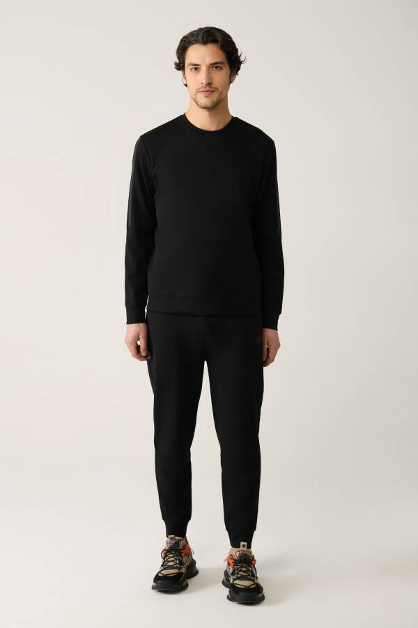 Black Crew Neck Sweatshirt - 12