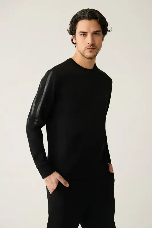 Black Crew Neck Sweatshirt - AVVA