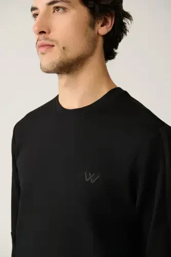 Black Crew Neck Sweatshirt - AVVA (1)