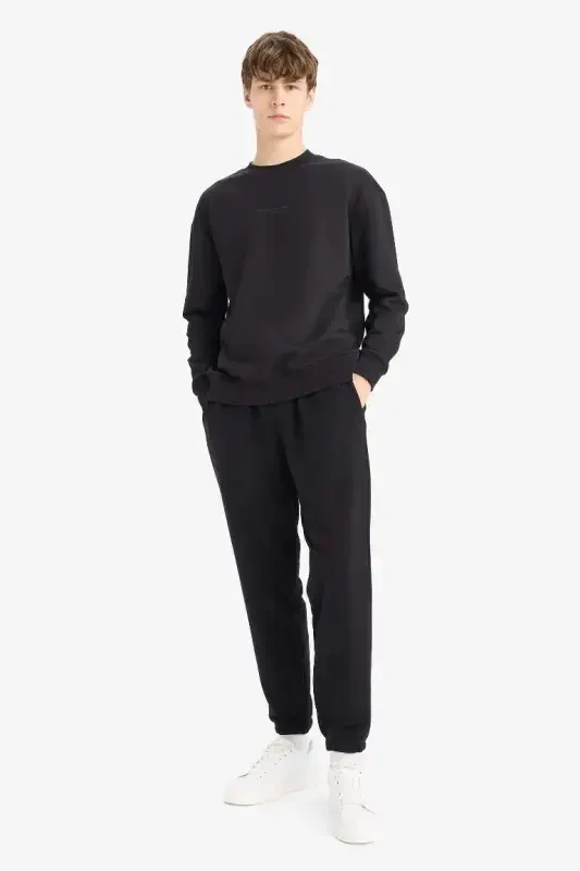 Black crew neck sweatshirt - 2