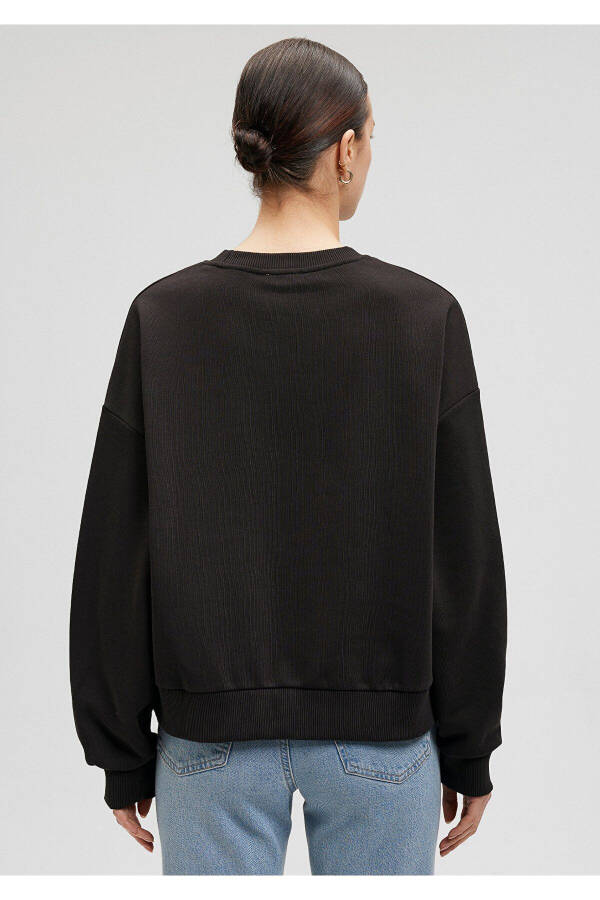 Black Crewneck Basic Sweatshirt 1611770-900 - 16