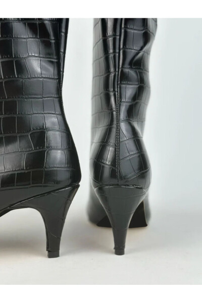 Black crocodile print women's boots with 5 cm heels. - 3