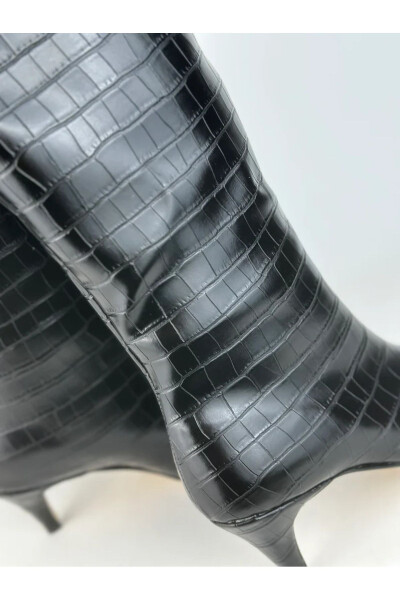 Black crocodile print women's boots with 5 cm heels. - 7