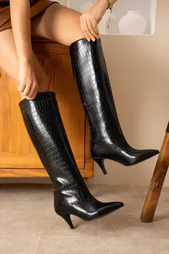 Black crocodile print women's boots with 5 cm heels. - 1