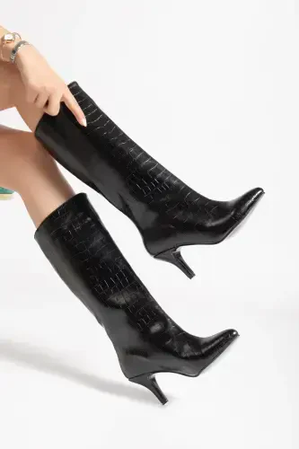 Black crocodile print women's boots with 5 cm heels. - 3