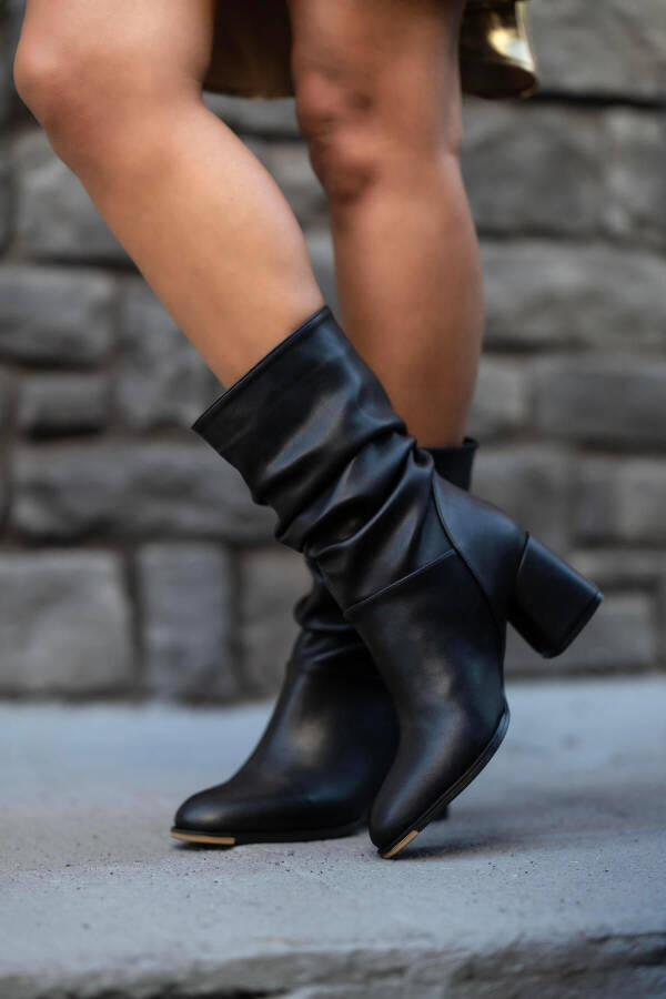 Black heeled boots - 4