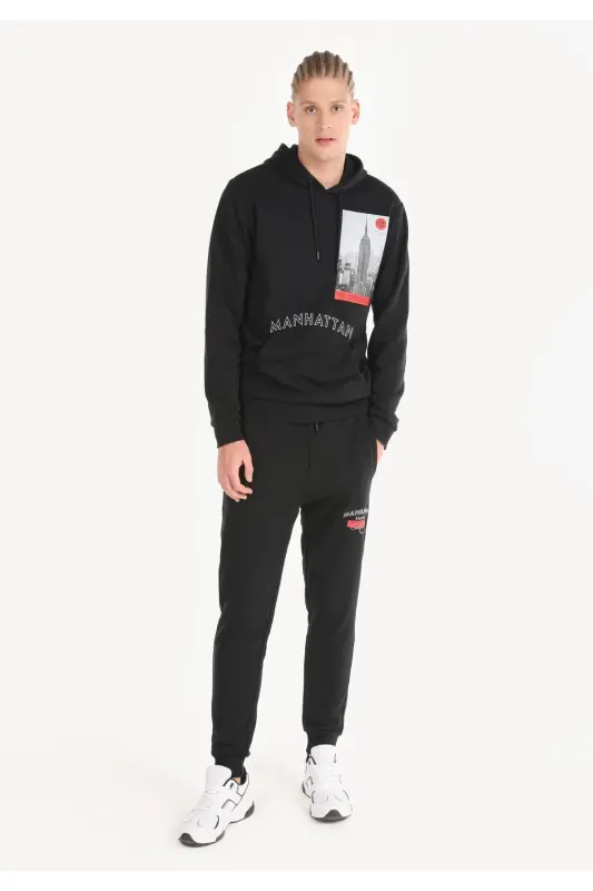 Black, hooded, regular fit printed men's sweatshirt - 3