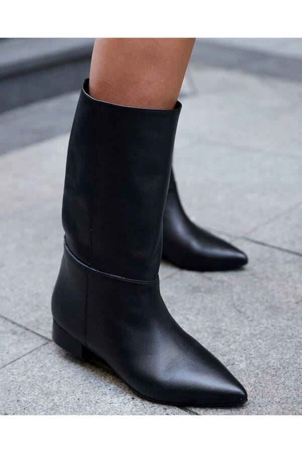 Black leather, fur lined, 3 cm heeled, knee-high pointed toe boots. - 2