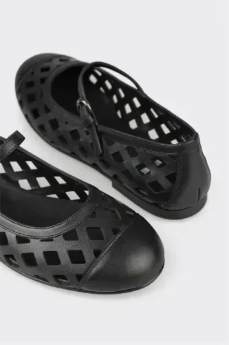 Black Leather Women's Casual Shoes - 5