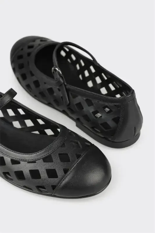 Black Leather Women's Casual Shoes - 5