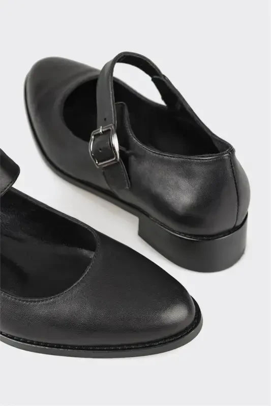 Black Leather Women's Casual Shoes - 2