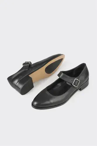 Black Leather Women's Casual Shoes - 5
