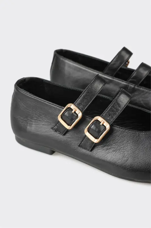Black Leather Women's Casual Shoes - 5