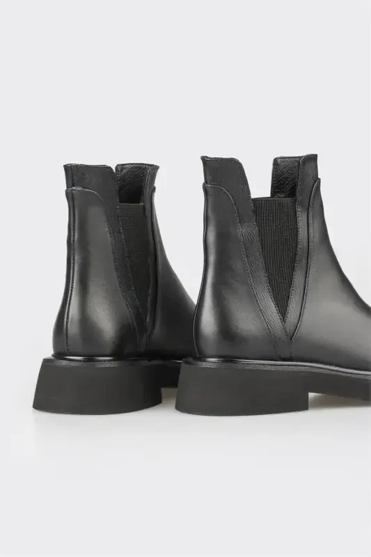Black Leather Women's Daily Boot - 4
