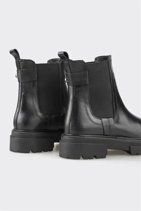 Black Leather Women's Daily Boot - 4