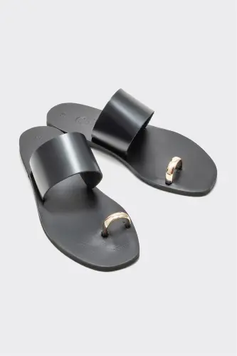 Black Leather Women's Flip-Flops - Black - ELLE SHOES (1)