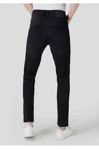 Black, loose fit men's jeans. - COLIN’S (1)
