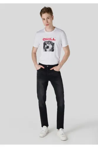 Black, loose fit men's jeans. - 1