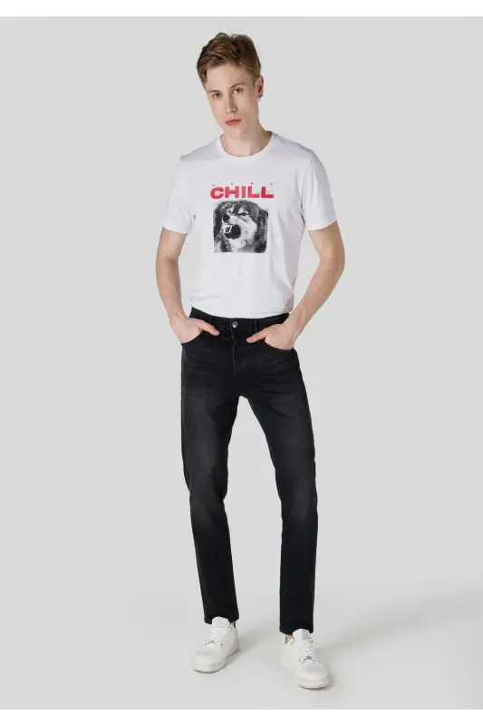 Black, loose fit men's jeans. - 1