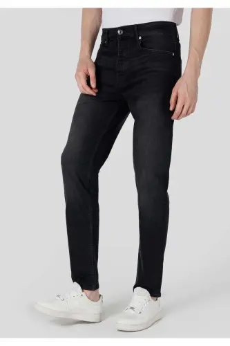 Black, loose fit men's jeans. - 4