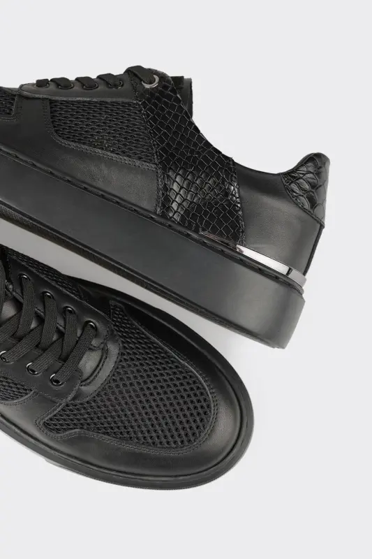 Black Men's Sports Shoe - Black - 5