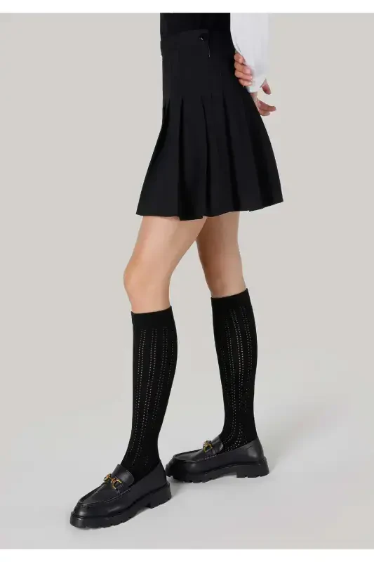 Black pleated mini skirt. - 4
