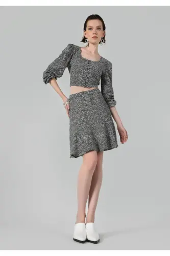 Black pleated women's skirt, regular fit. - 1