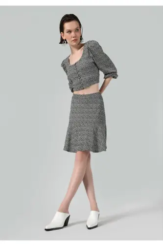 Black pleated women's skirt, regular fit. - 3