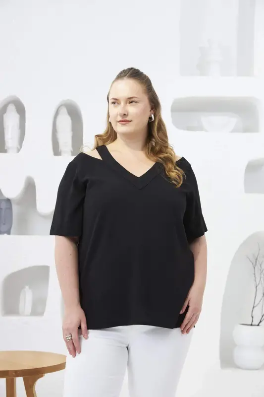 Black Plus Size Blouse with Collar Detail - BÜYÜKBEDENIZ