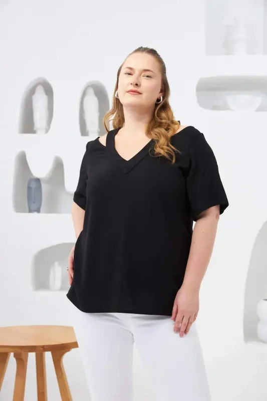 Black Plus Size Blouse with Collar Detail - 3