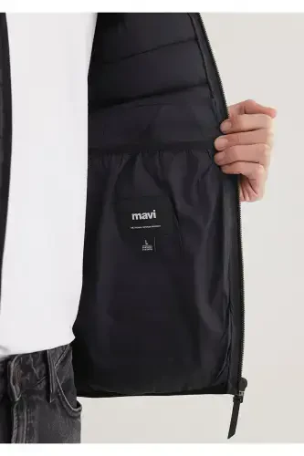 Black puffer jacket, stand-up collar. - 7