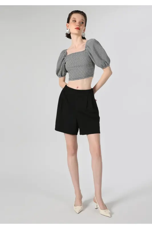 Black, short-sleeved, crop top with a square neckline and print. - 3