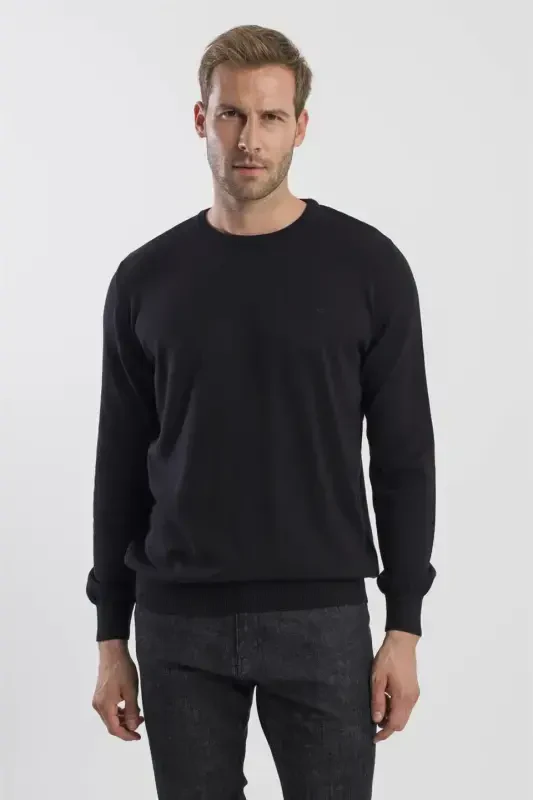 Black Slim Fit Crew Neck Knit Sweater - JAKAMEN