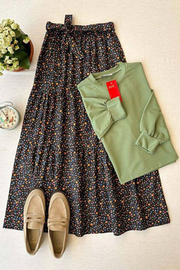 Black Small Floral Layered Skirt & Mint Green 2-Thread Crop Set - 2