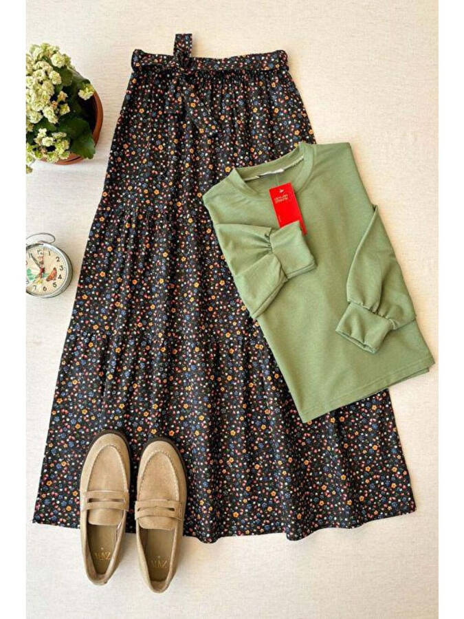 Black Small Floral Layered Skirt & Mint Green 2-Thread Crop Set - 1