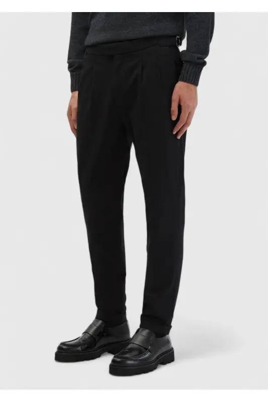 Black Straight Weave Carrot Fit Casual Cotton Blend Trousers - 3