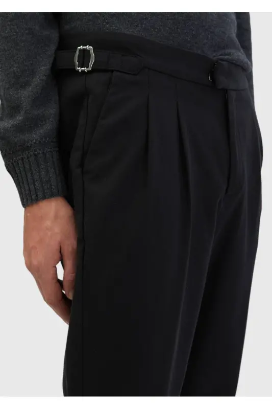 Black Straight Weave Carrot Fit Casual Cotton Blend Trousers - 4