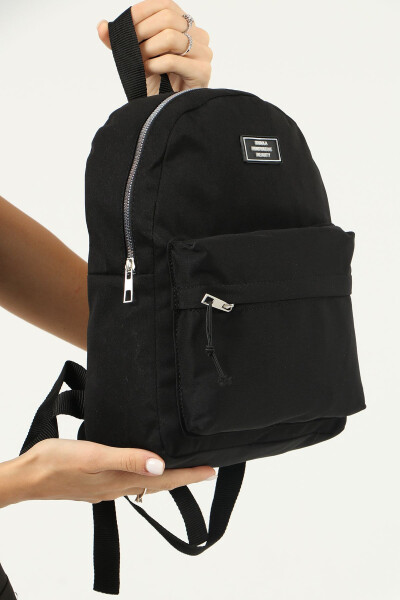 Black unisex backpack with 2 front pockets and zipper, made of canvas fabric. U: 32 cm W: 24 cm D: 11 cm - 2