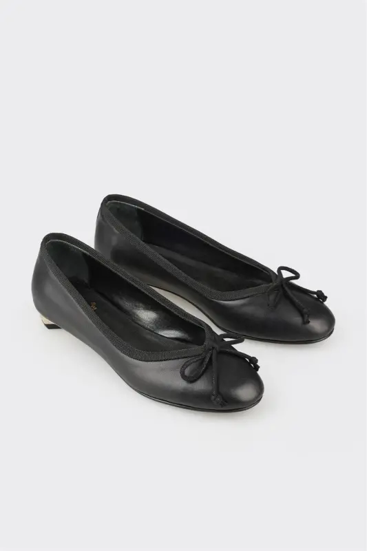Black Woman's High Heels - 2