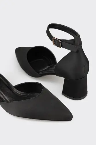 Black Woman's High Heels - 4